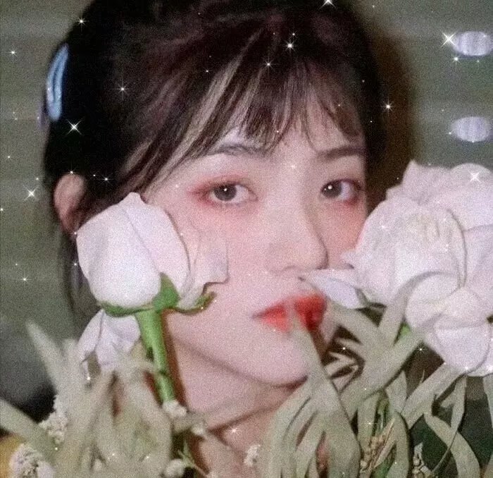 昂首挺胸